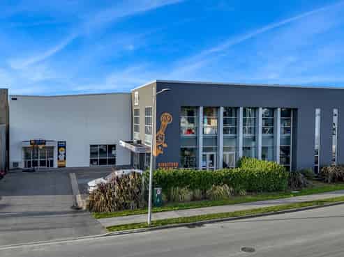 910.8sqm modern warehouse/office with secured yard