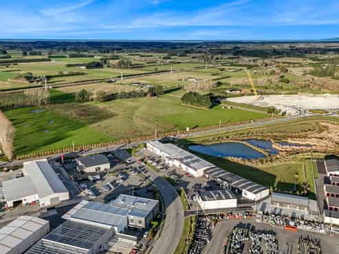 910.8sqm modern warehouse/office with secured yard