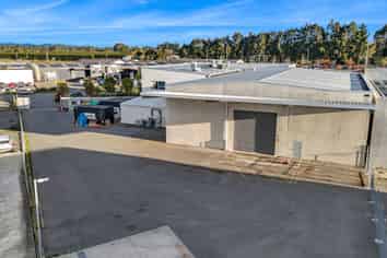 910.8sqm modern warehouse/office with secured yard