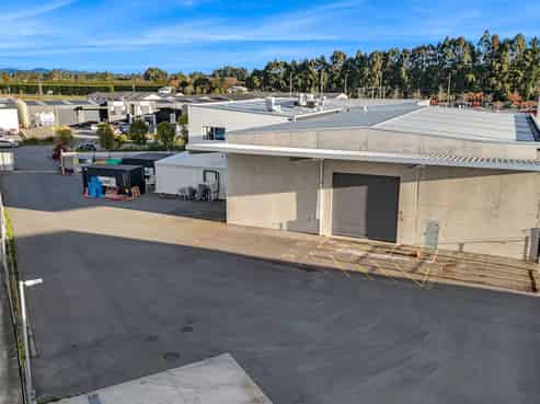 910.8sqm modern warehouse/office with secured yard