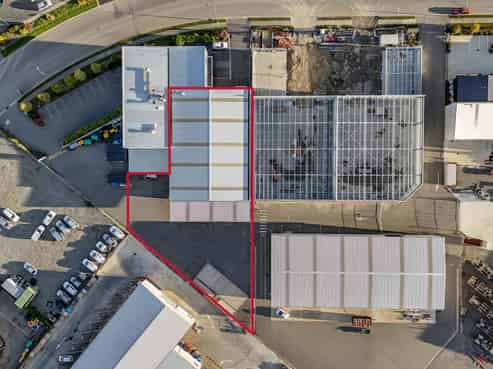 910.8sqm modern warehouse/office with secured yard