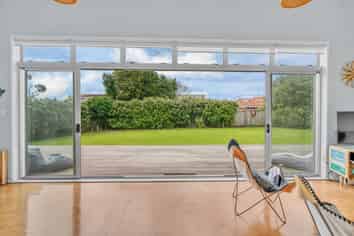 15 Waterman Drive, Langs Beach