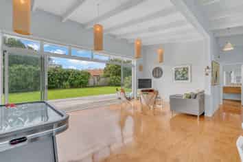 15 Waterman Drive, Langs Beach