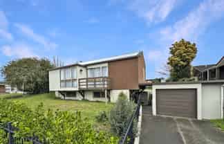 8 Banks Place, Tawhero