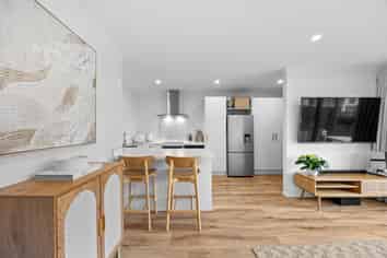 2/73 Hobsonville Point Road, Hobsonville