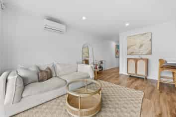 2/73 Hobsonville Point Road, Hobsonville