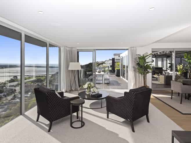 15 Omeo Crescent, Redcliffs