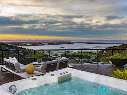 15 Omeo Crescent, Redcliffs