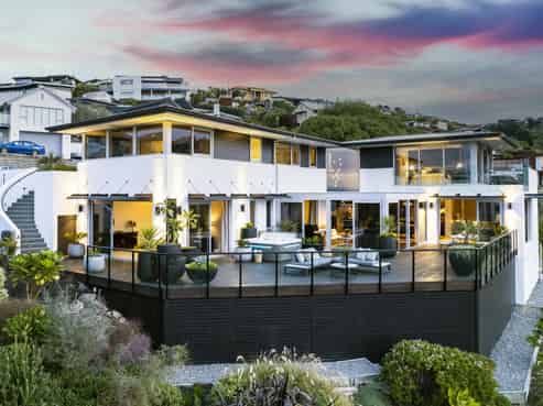 15 Omeo Crescent, Redcliffs