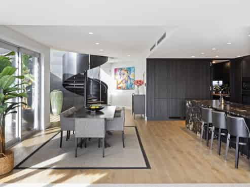 15 Omeo Crescent, Redcliffs