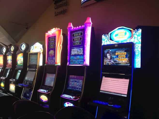 Sports Bar with 18 Machines | TAB | Accommodation