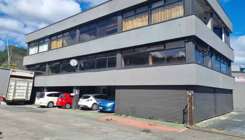 Office/121 Eastern Hutt Road, Taita