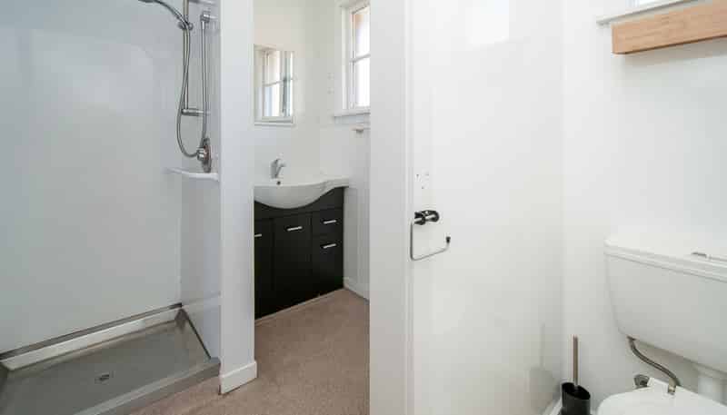 413 Linwood Avenue, Bromley