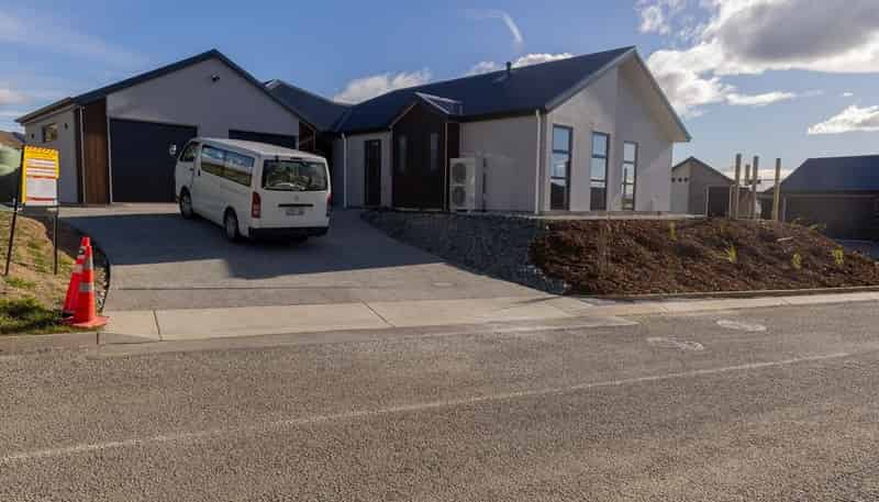 1 Hill Tops Way, Stoke