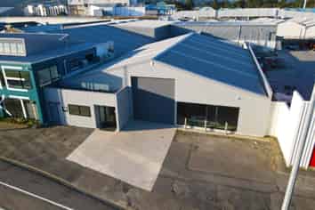 High Profile Warehouse & Yard