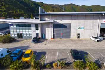 Modern High Stud Warehouse & Offices