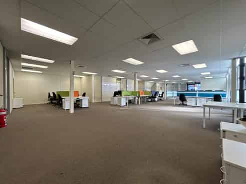 Modern High Stud Warehouse & Offices