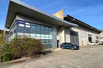 Modern High Stud Warehouse & Offices
