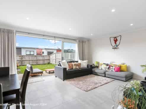 52 Vincent McGrath Crescent, Swanson