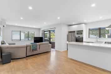10A Kaimai Avenue, Massey