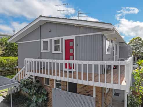 4/5 Strong Street, Saint Johns