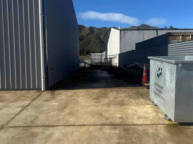 Near new warehouse with yard