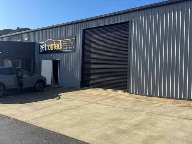 Near new warehouse with yard