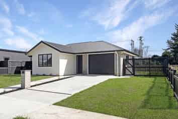 11 Whakahaumako Road, Cambridge
