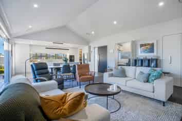 60 Welsh Road, Winton