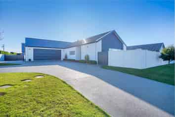 60 Welsh Road, Winton