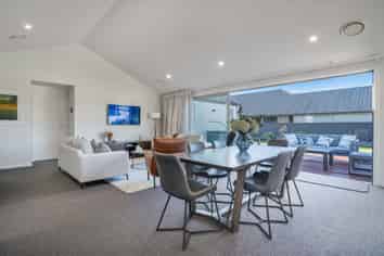 60 Welsh Road, Winton