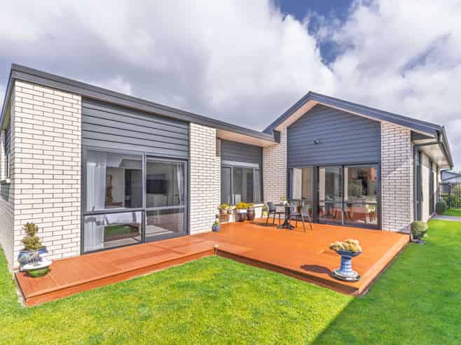 16 Probert Crescent, Chartwell