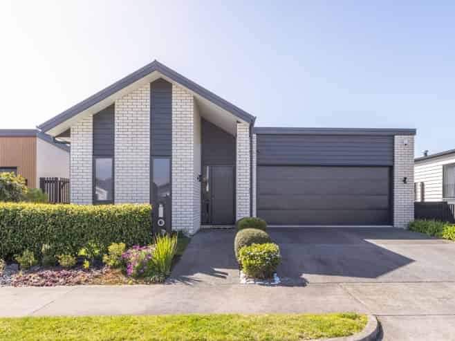 16 Probert Crescent, Chartwell