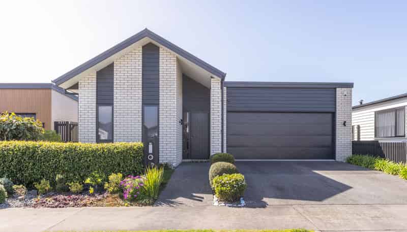16 Probert Crescent, Chartwell
