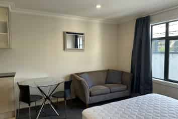 2B/118 Gladstone Road, Parnell