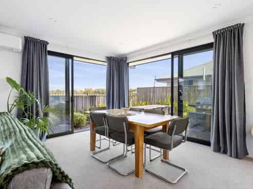 34 Hanworth Road, Richmond