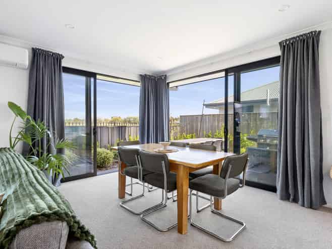 34 Hanworth Road, Richmond