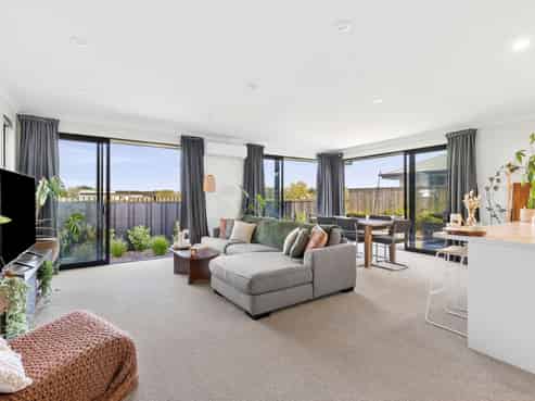 34 Hanworth Road, Richmond