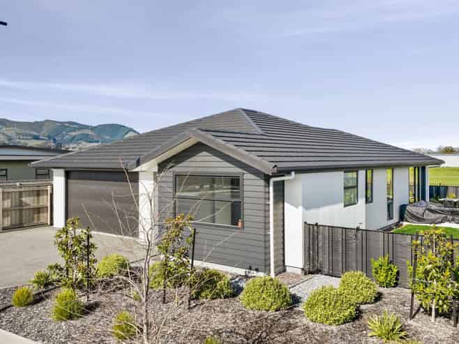 34 Hanworth Road, Richmond