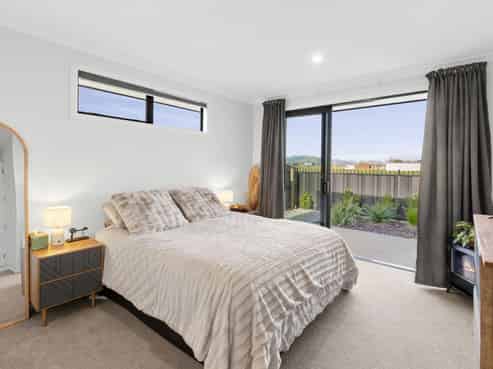 34 Hanworth Road, Richmond