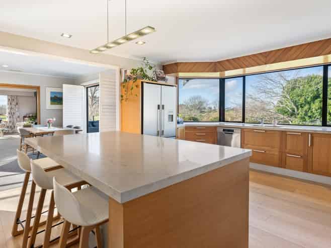554 Kingseat Road, Kingseat