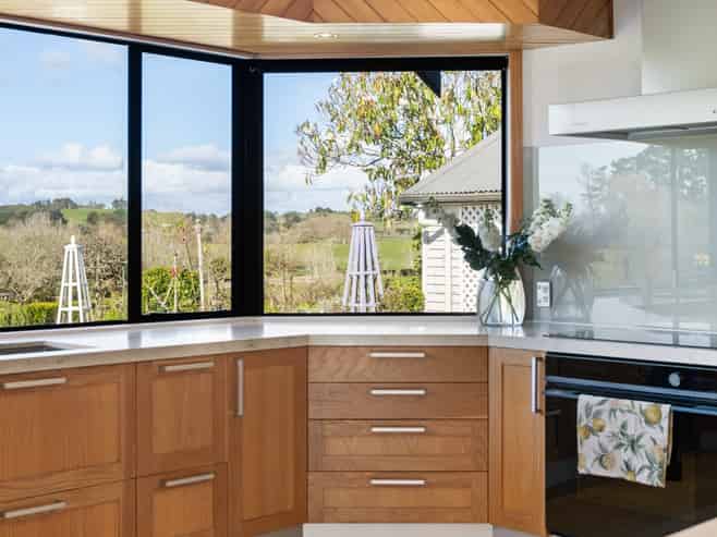 554 Kingseat Road, Kingseat