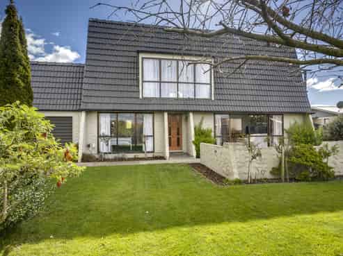 14 Bassett Place, Taradale