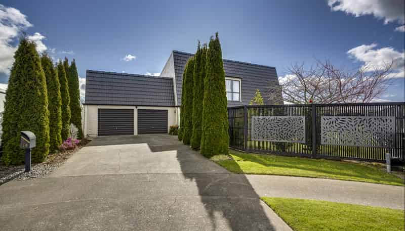 14 Bassett Place, Taradale