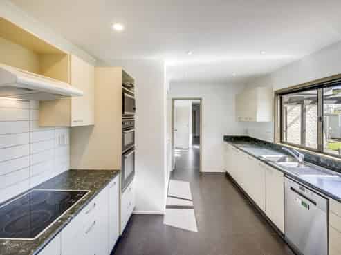 14 Bassett Place, Taradale
