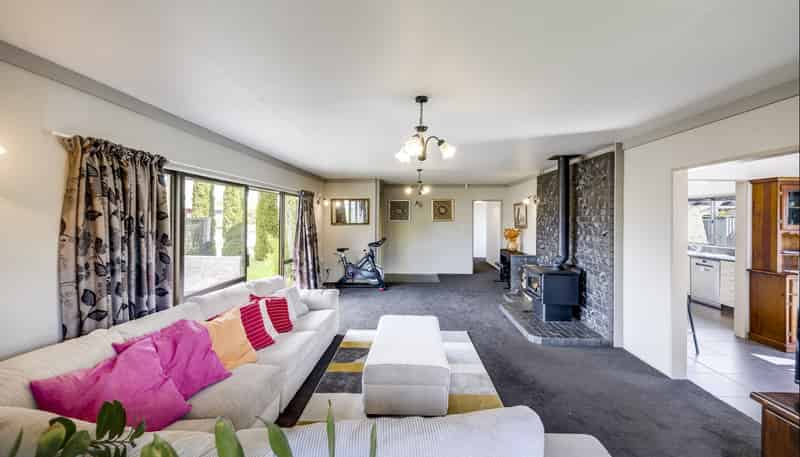 14 Bassett Place, Taradale