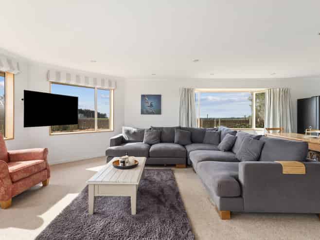 50 Bassett Road, Hadlow
