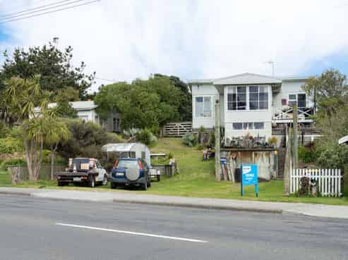 643 Waitarere Beach Road, WAITARERE BEACH