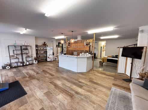 Ground floor office, retail or consultation