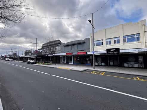 Ground floor office, retail or consultation